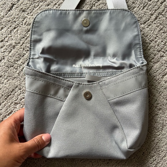 Ivivva by Lululemon Kids Gray Crossbody Bag - Picture 7 of 12